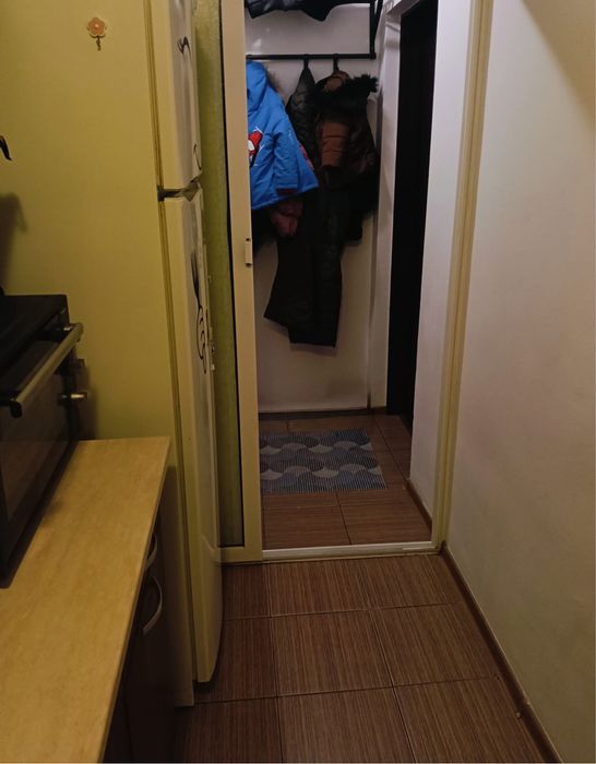 Vand apartament,semidecomandat 2 camere