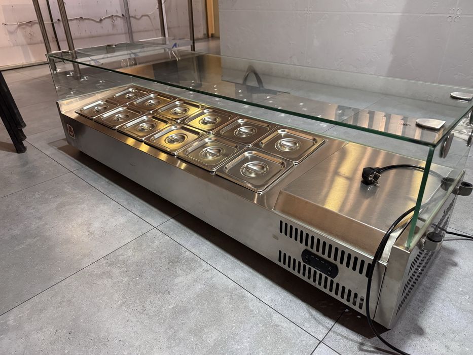 Витринный холодильник саладетта под ингридиенты