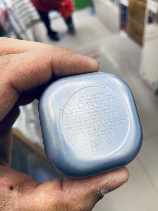 Айфон 11 и Galaxy Buds prо