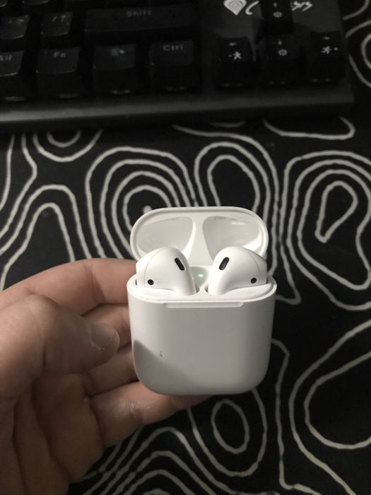 Vand casti airpods 2