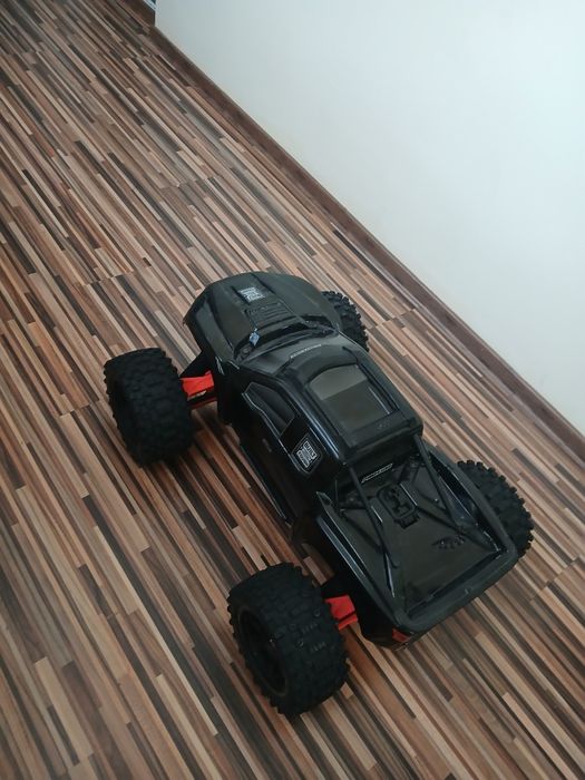 Traxxas x maxx 8s automodel