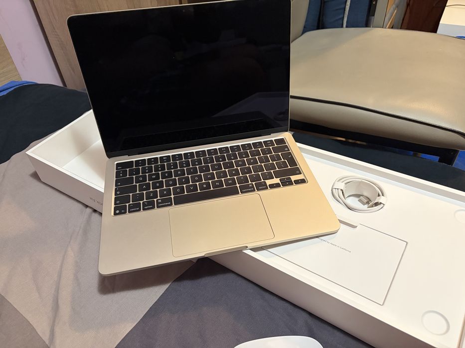 MacBook Air M4 (2025г.)Цвят-Starlight.ПОДАРЪК MAGICMOYSE