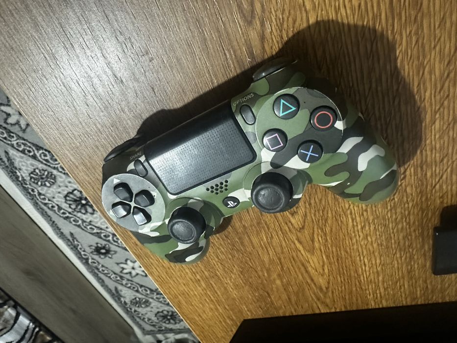 PlayStation 4 1T 2controllere 6 jocuri + gta nu este in poza