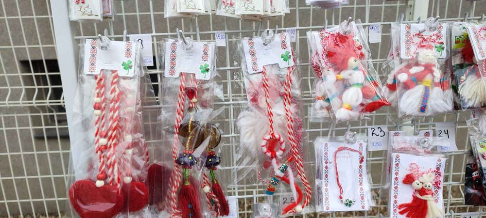 Мартеници ръчна изработка вълна