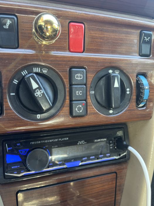 Продам мерс 124 живой