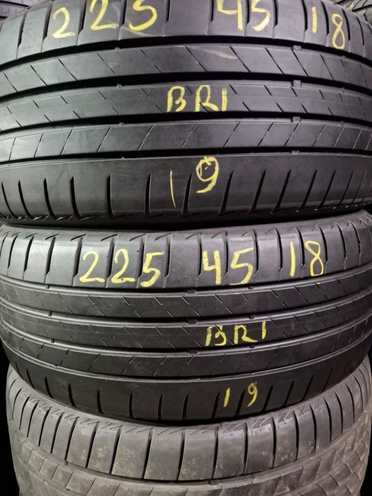 225 45 18 Vând 2 anvelope vară Bridgestone