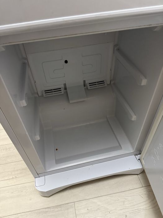 Продам холодильник Indesit