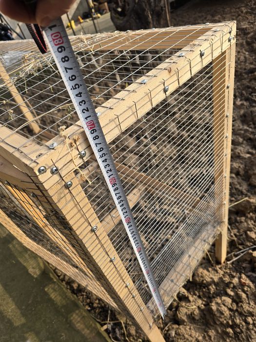 Куен кафас, quyon qafas juda baquvvat Sosna reka. Клетка для кроликов.