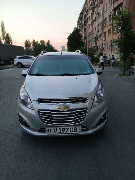 Chevrolet spark sotiladi