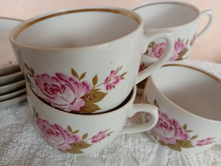 Чашки с блюдцами
