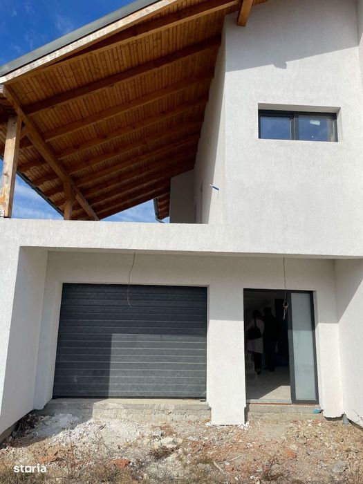Casa noua, P+M, garaj, utilitati, asfalt, pozitie placuta, 5 ari teren