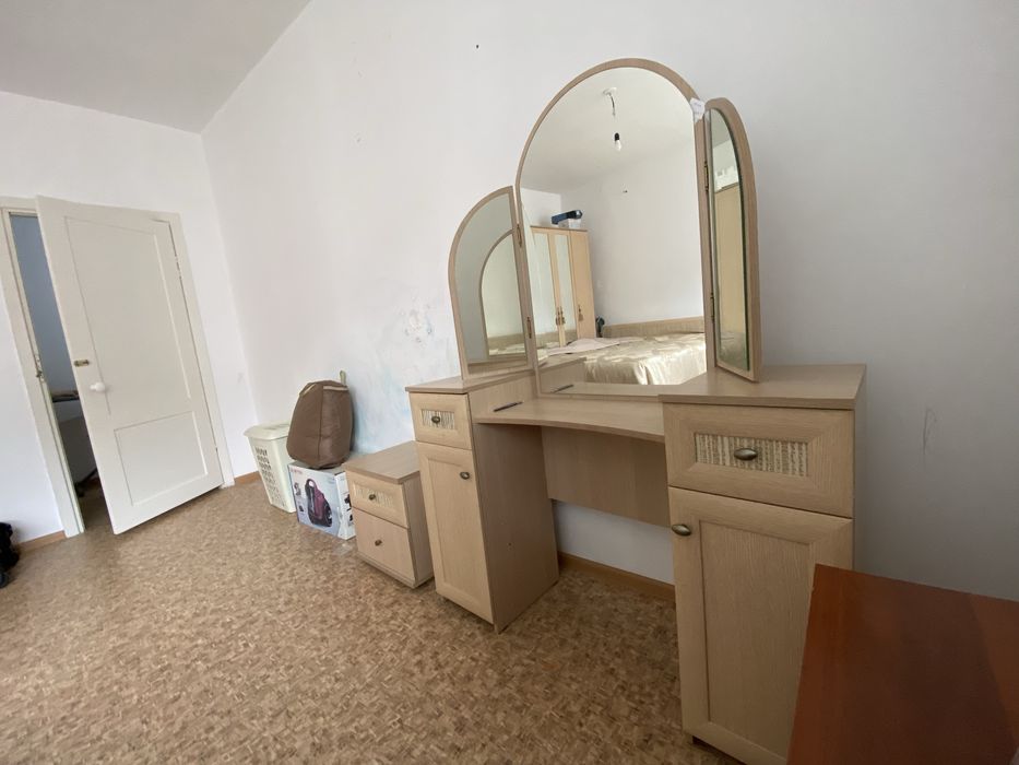 Трюмо с зеркалами и ящиками