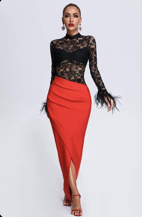 Официална дълга рокля дантела с пера от щраус Bella Barnett