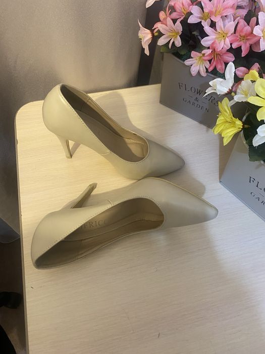 Продам женские туфли