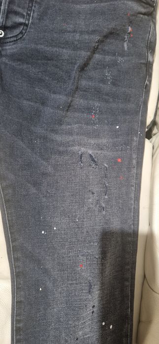 Blugi dsquared2 , material foarte bun , eleganti
