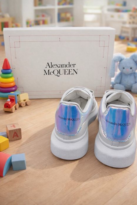 Оригинални чисто нови детски обувки Alexander McQueen