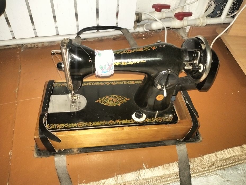Старый Швейная машина