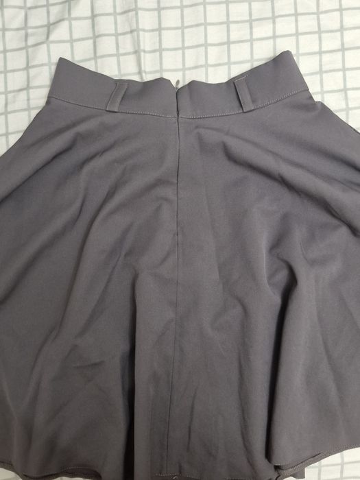 Серая юбка с карманами