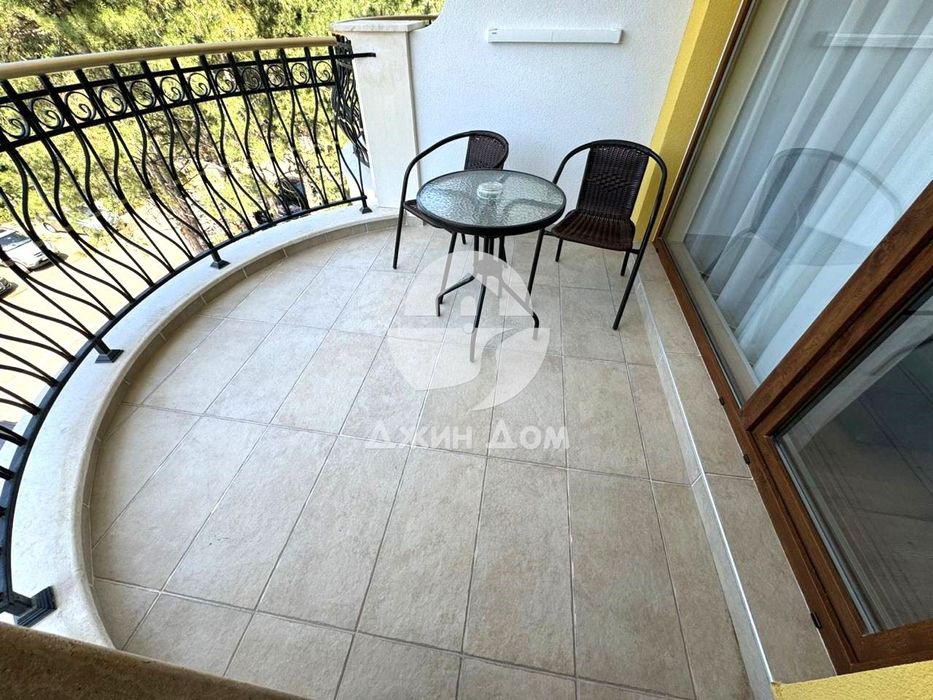 Луксозен тристаен апартамент в к-с „Хармони Сюитс 18“, Слънчев бряг