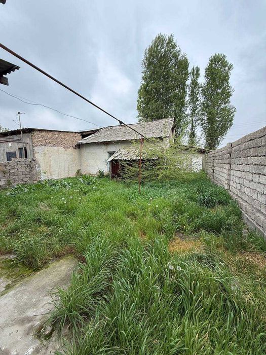 5.7 sotix yer maydon va 3 xonali  joy bilan  tayyor uchastka sotiladi