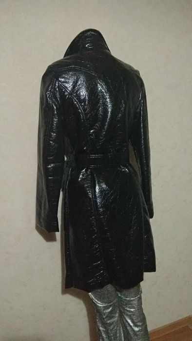 Плащ лаковый 44р