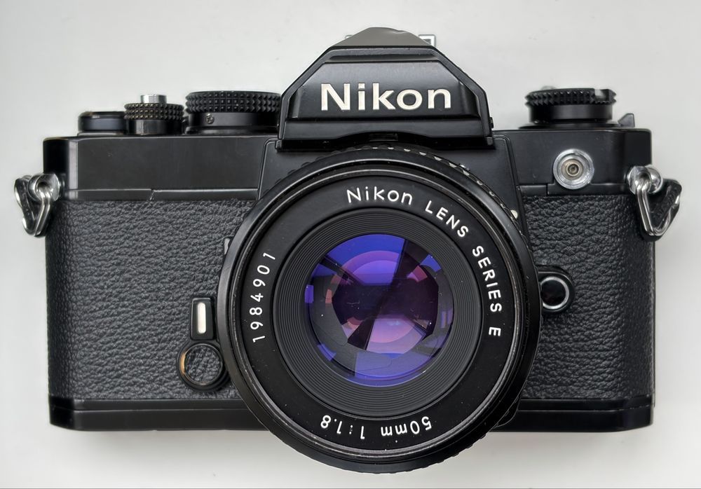 Aparat foto film Nikon FM cu obiectiv 50mm 1.8 E series