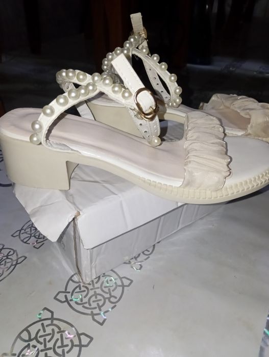 Белый босоножки красивые