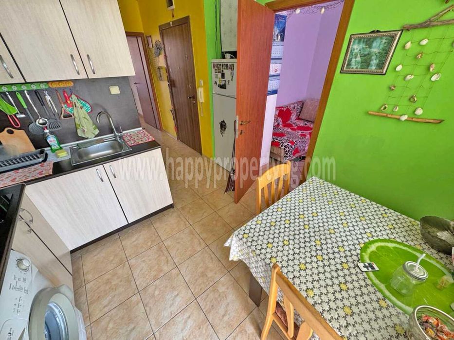 Продава се Тристаен апартамент в к.к. Слънчев бряг - 60 кв.м за 1084 €/кв.м - Снимка #3