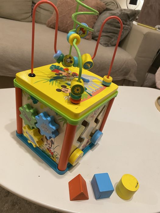 Дървен интерактивен куб