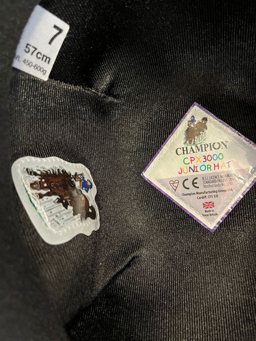 Каска за конна езда Champion+ подарък камшик