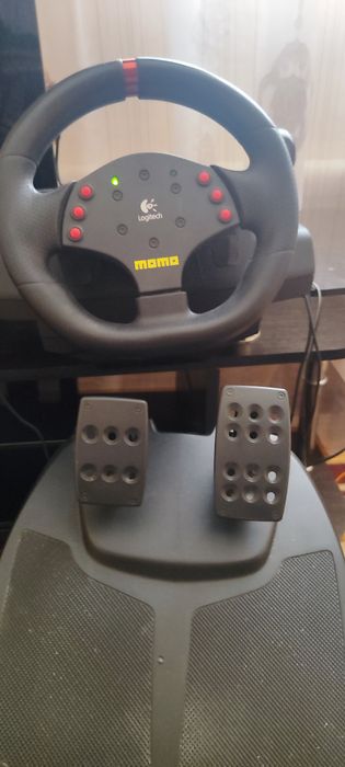 Игровой руль Logitech moma