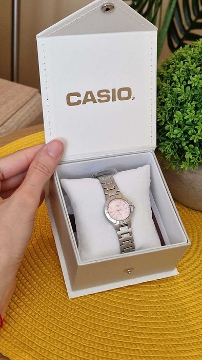 Дамски кварцов часовник CASIO