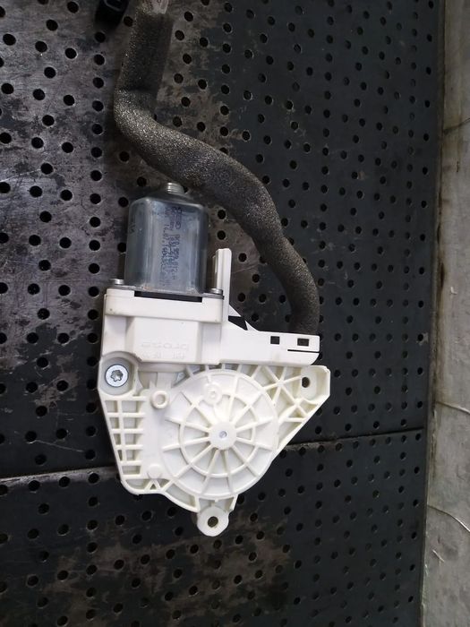 Motoras macara dreapta spate skoda superb 2 3t facelift 8k0959812a 919813201