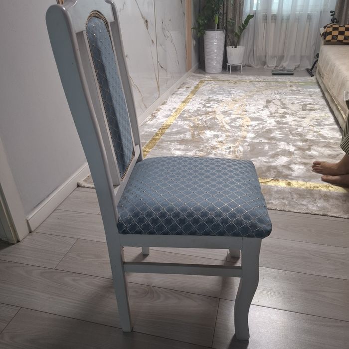 Стулья новые продам