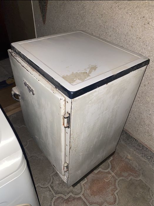 Продам холодильник рабочий. Советский.