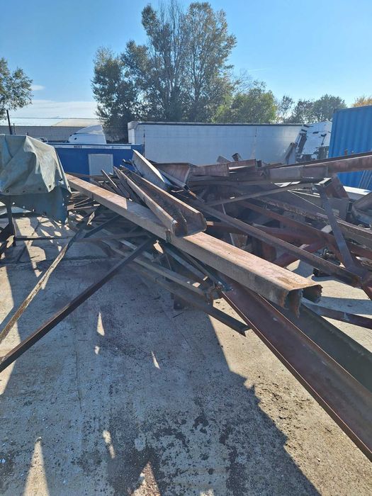 Навес хале колони и ферми