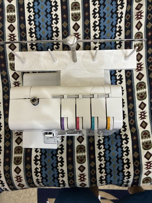 Продам швейную машину