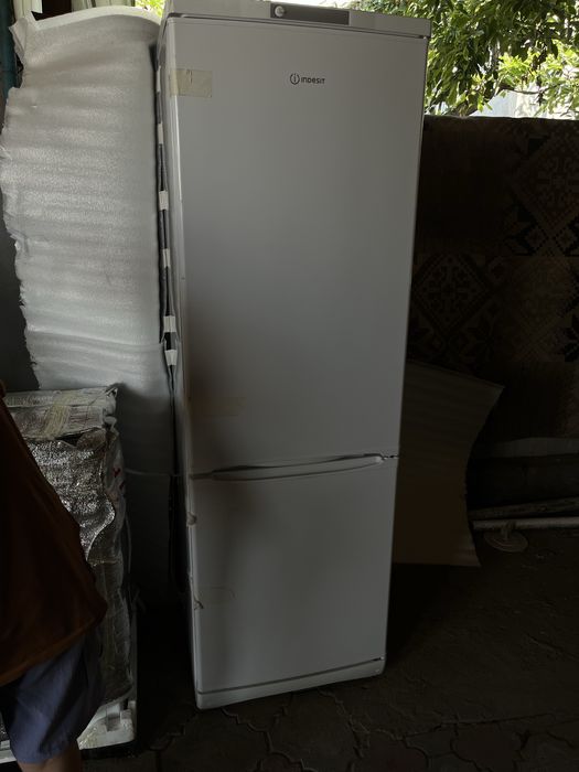 Холодильник Indesit ES 18 A