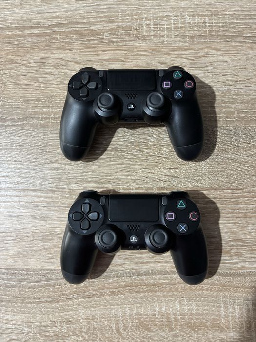 Consolă Sony PS4 FAT CUH-1216A– 4 controllere originale + jocuri FIFA – stare foarte bună