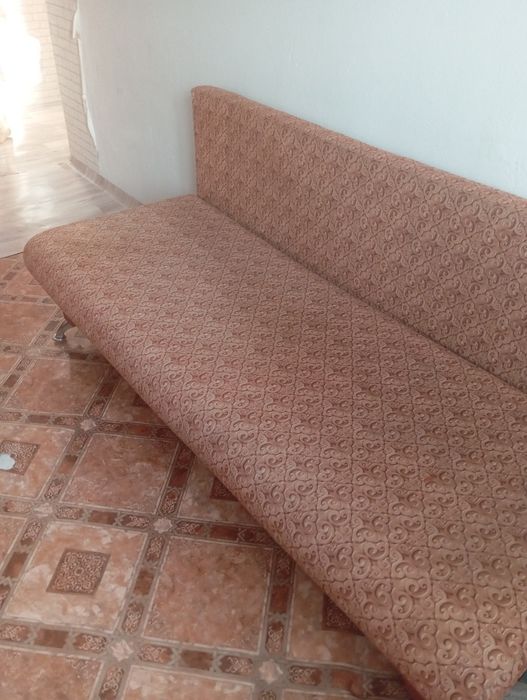 Продам диван недорого