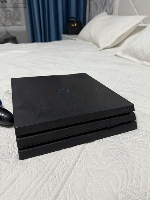 Sony PlayStation 4 (1TB)