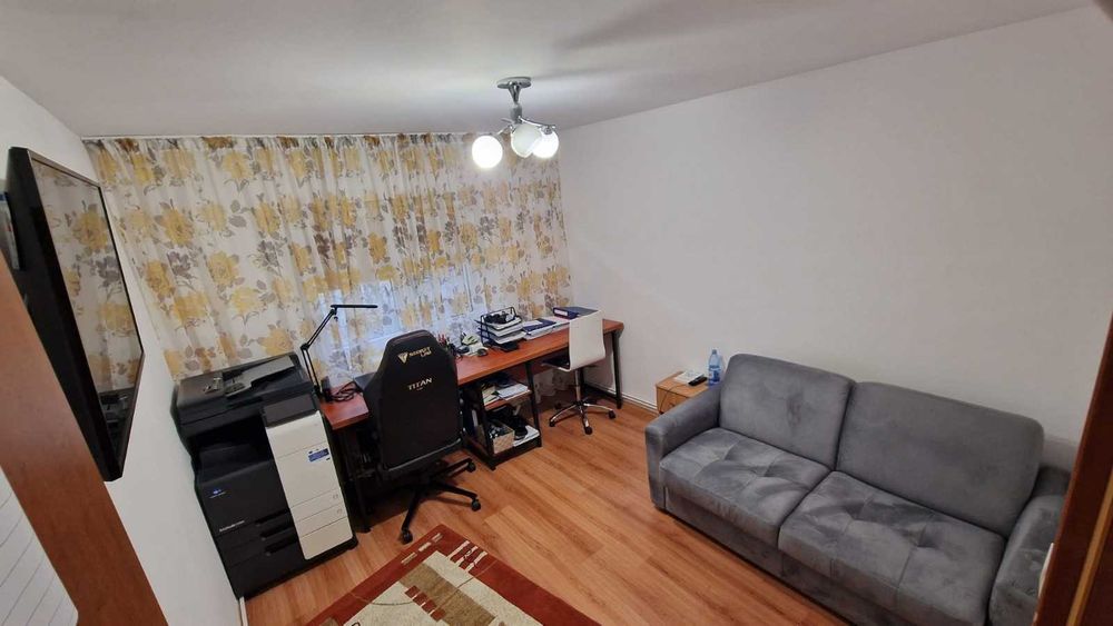 Vand apartament 4 camere