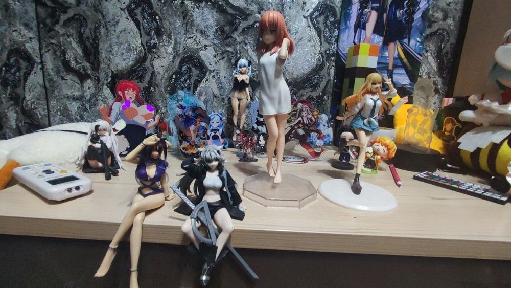 Продам аниме фигурки