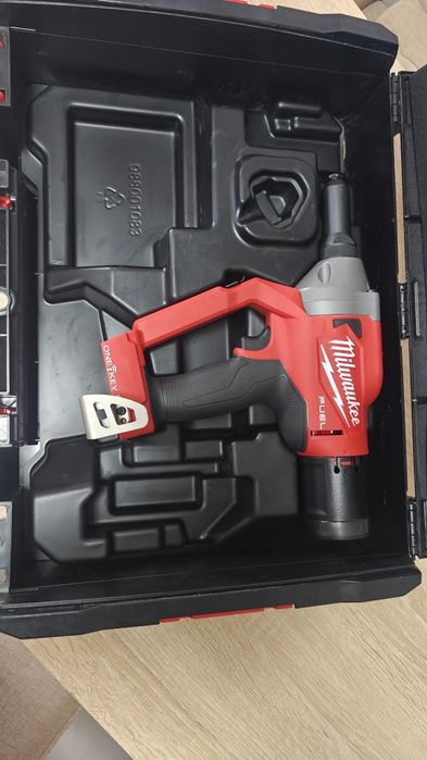 Pistol pop nituri m18 milwaukee