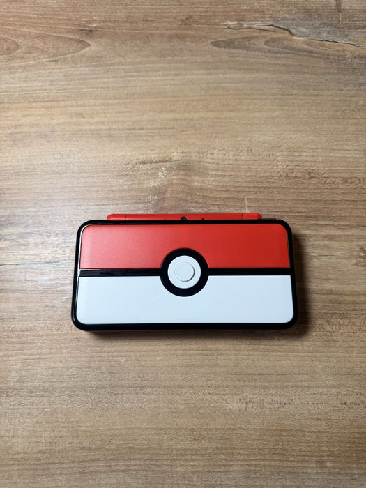 Nintendo 2DS XL Pokeball Rar