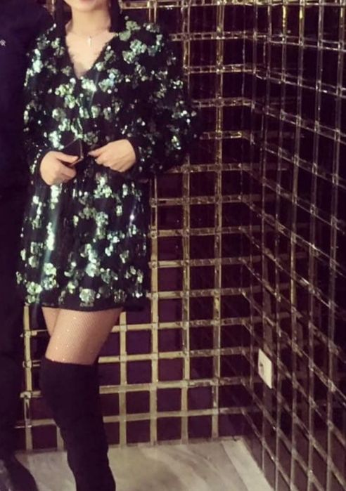 Срочно продам комбенизон с пайетками