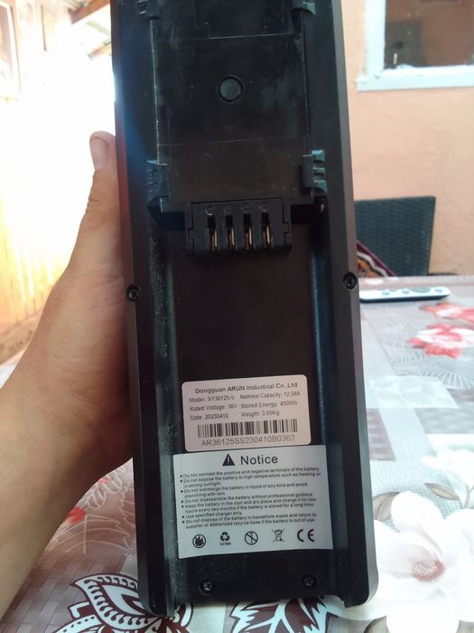 Vand 3 bateri pentru biciclete