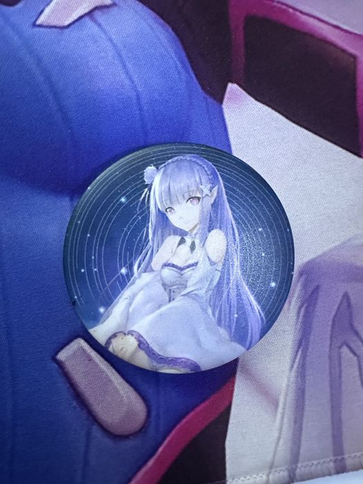 продаю аниме значки