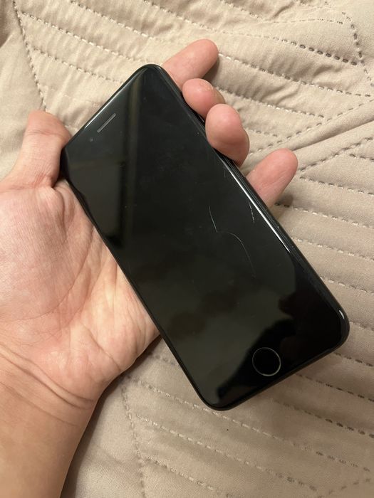 Продам iphone se 2020