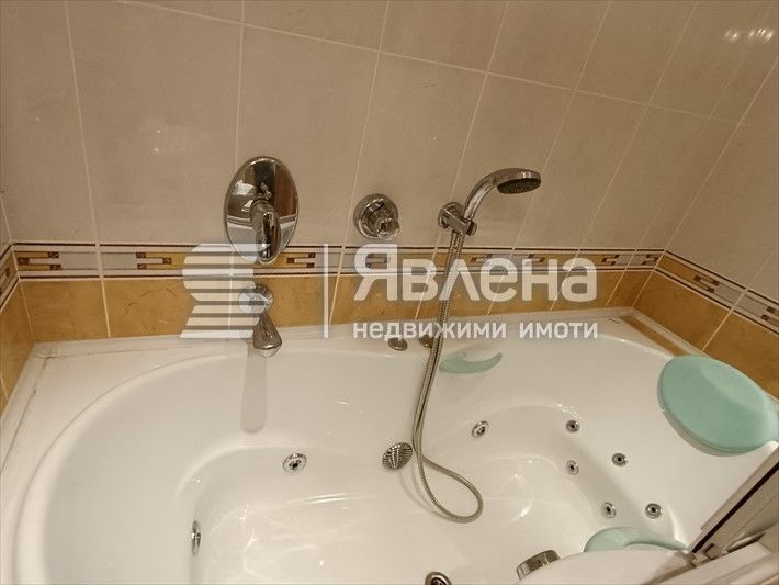 Продава се Тристаен апартамент в Варна, Галата - 153 кв.м за 1360 €/кв.м - Снимка #6